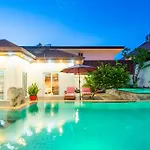 Seaside Villa 2 Pools,Beach@50M