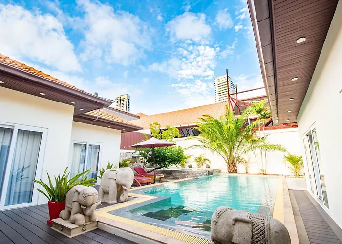 Seaside Villa 2 Pools,Beach@50M