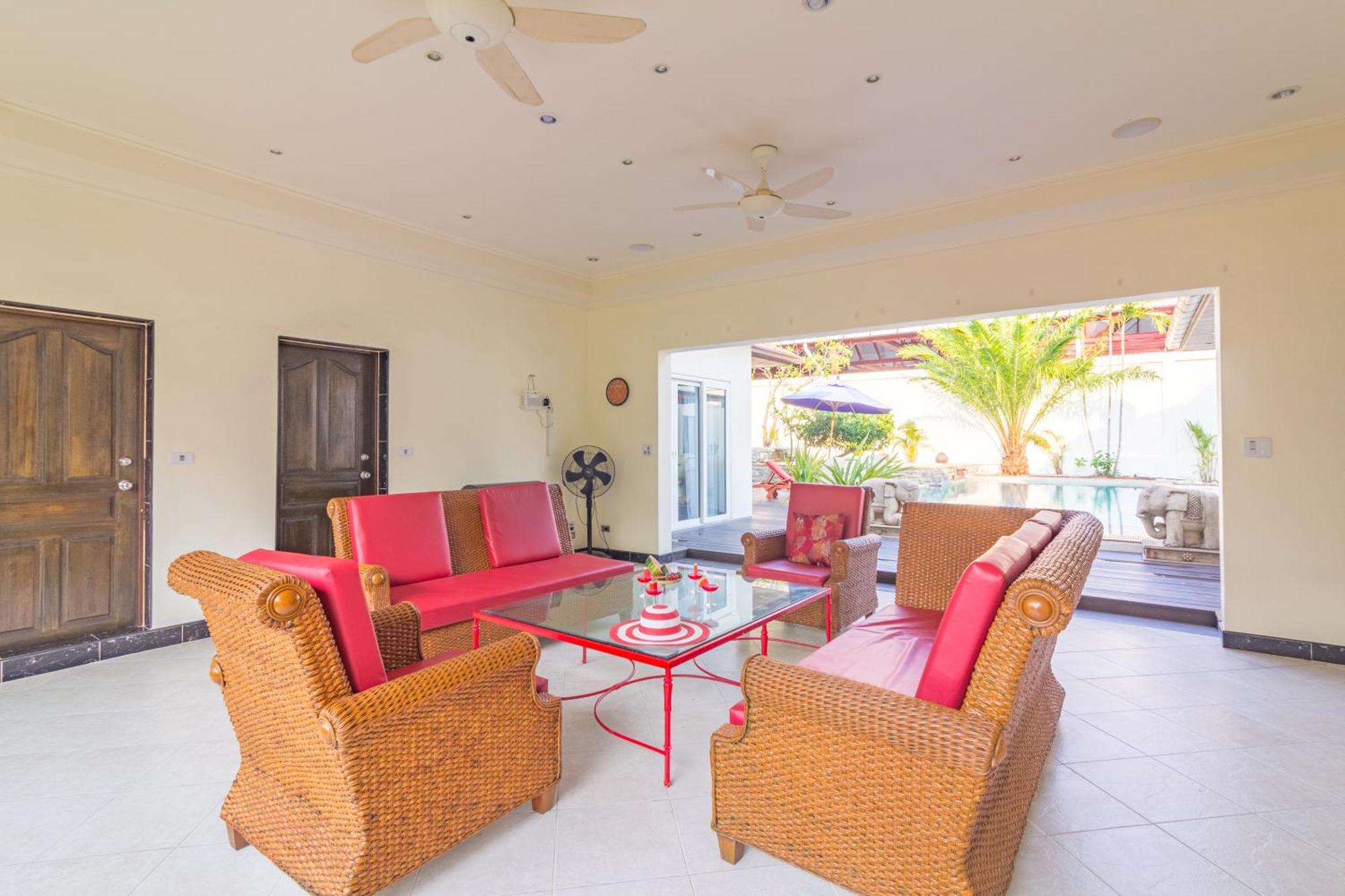 Seaside 2 Pools,beach@50m * Pattaya