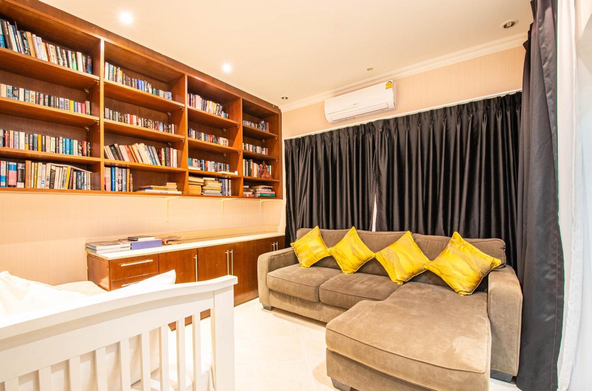 Seaside 2 Pools,beach@50m Villa Pattaya