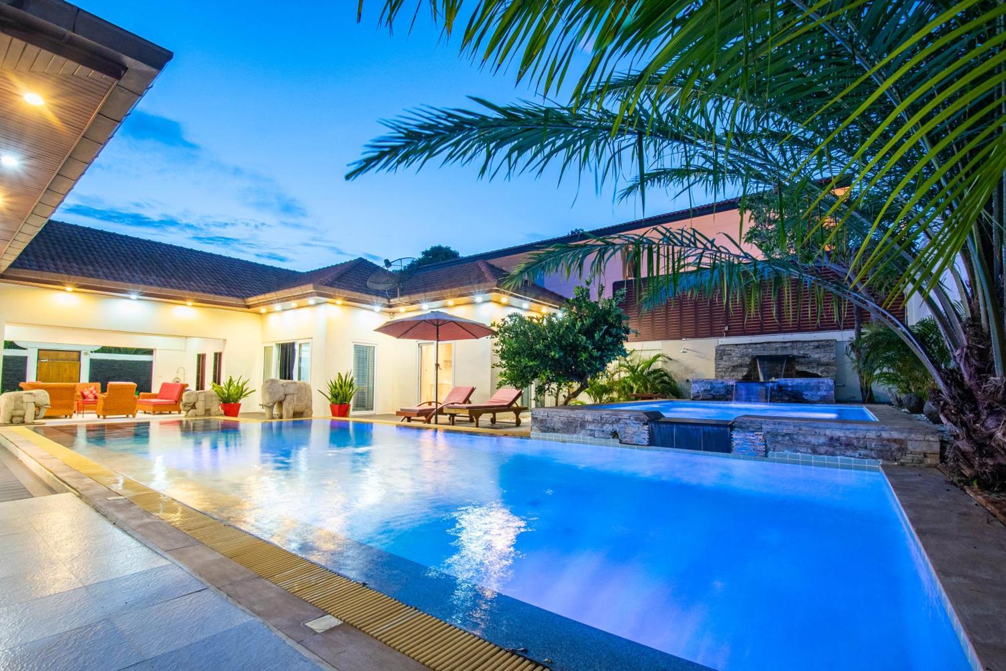 Seaside 2 Pools,beach@50m Villa Pattaya