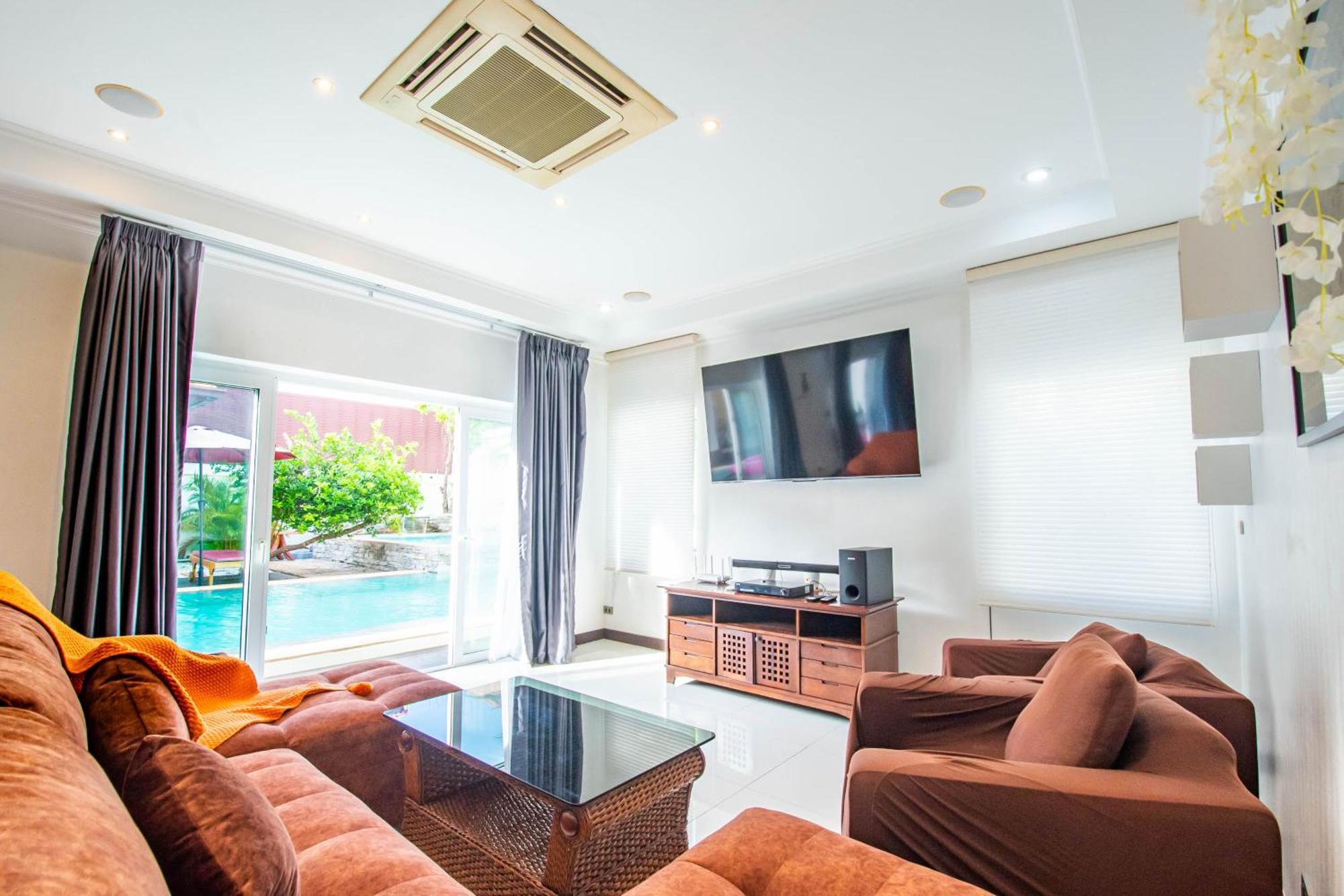 Villa Seaside 2 Pools,beach@50m Pattaya