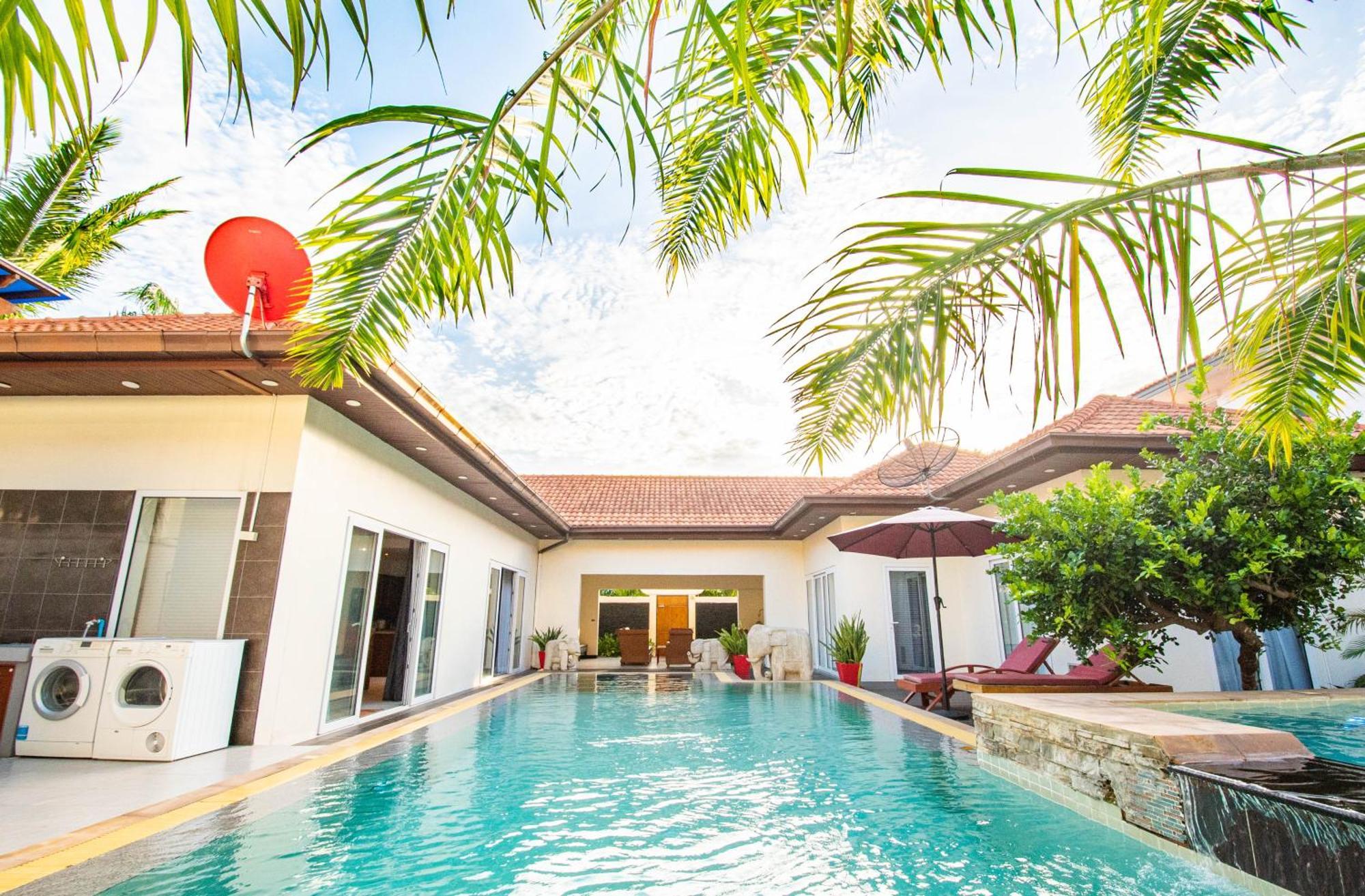 Villa Seaside 2 Pools,beach@50m Pattaya